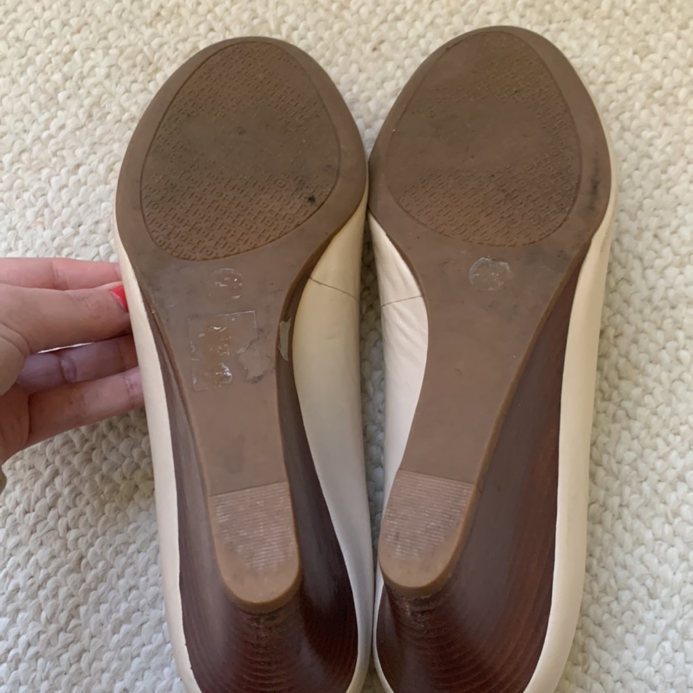 Tory Burch Wedges 8.5 - Picture 3 of 4